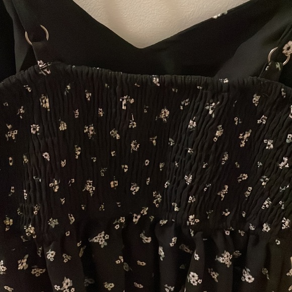 HOLLISTER BLACK FLORAL DRESS - Picture 3 of 6